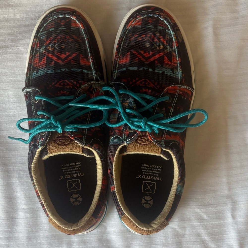 TWISTED X Aztec Patterned Loafer with Teal Laces Size 7, Like New Never Worn